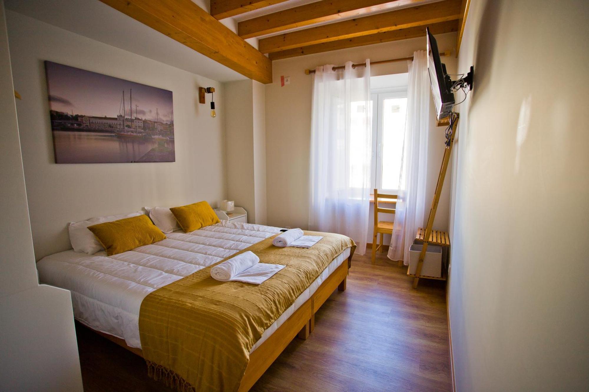 Guest House 10 De Agosto Figueira da Foz Bagian luar foto