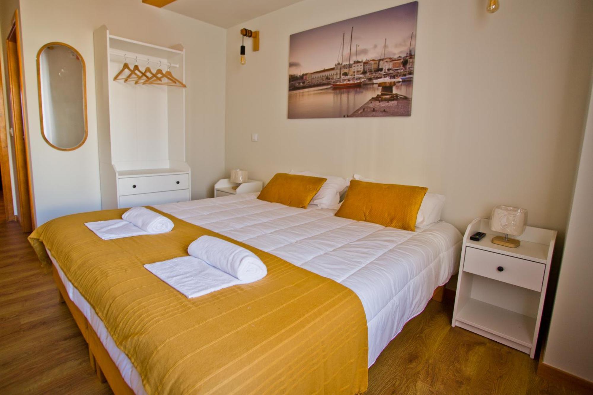 Guest House 10 De Agosto Figueira da Foz Bagian luar foto