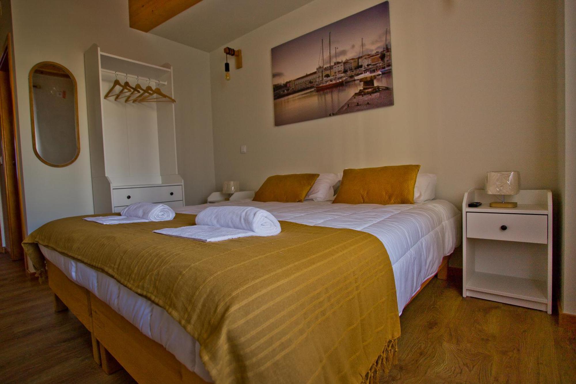 Guest House 10 De Agosto Figueira da Foz Bagian luar foto